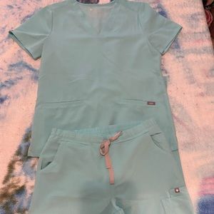 Limited edition Figs scrub set